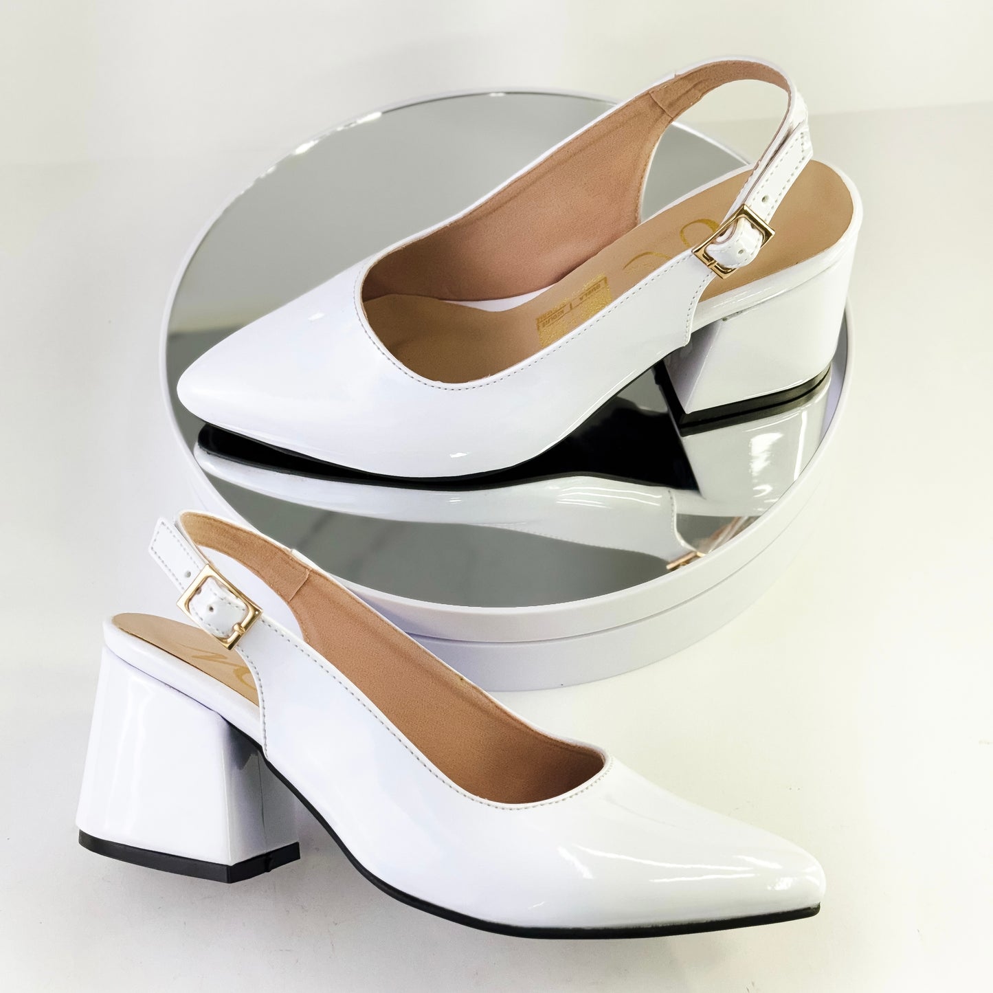 Zapatos de tacón grueso 5.5 cm color blanco destalonados con punta cerrada y correa para mujer - Milagros Moda
