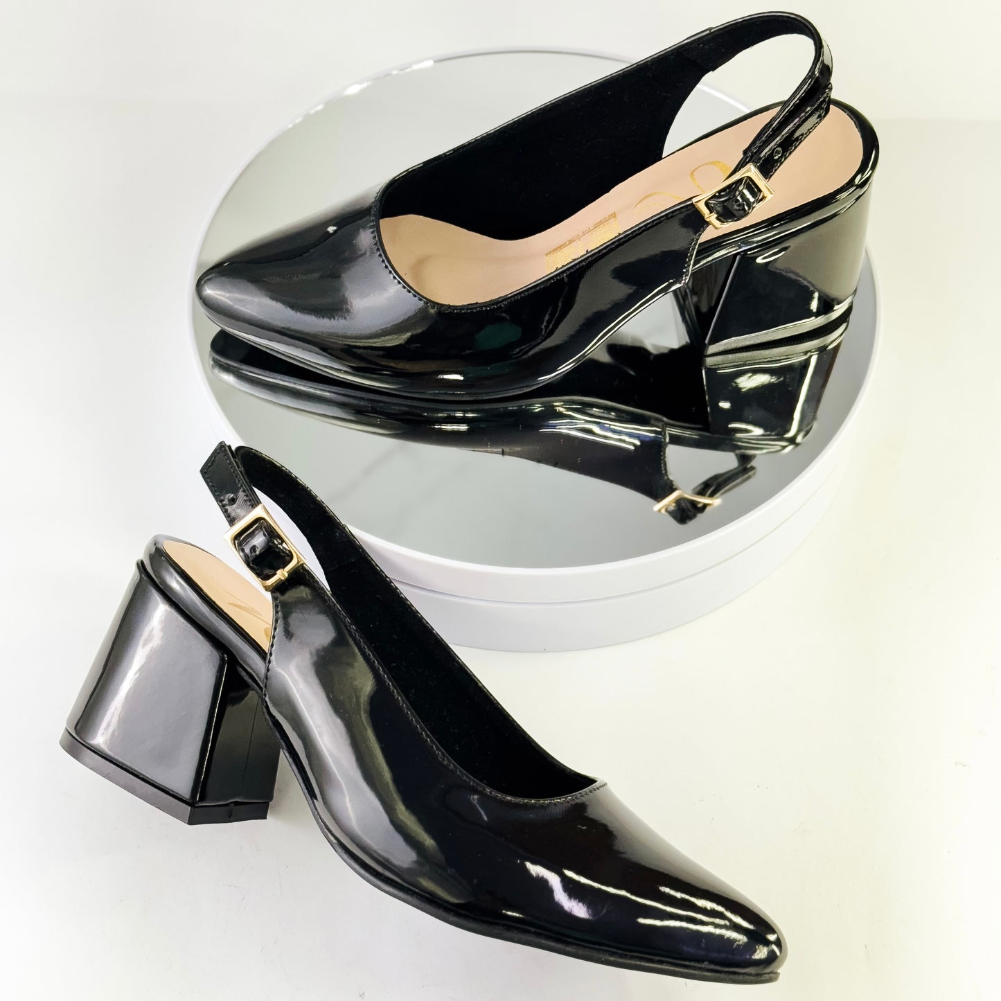 Zapatos de tacón grueso 5.5 cm color negro destalonados con punta cerrada y correa para mujer - Milagros Moda