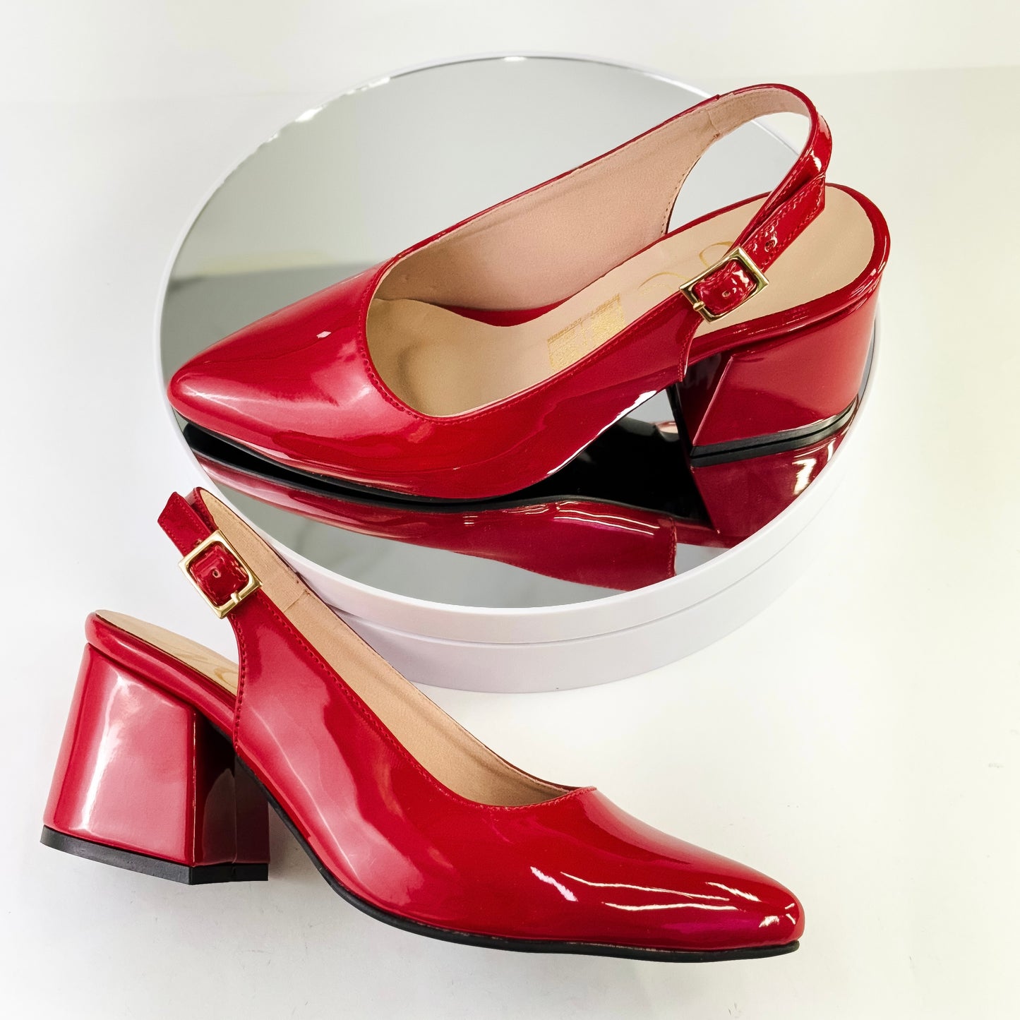 Zapatos de tacón grueso 5.5 cm color rojo destalonados con punta cerrada y correa para mujer - Milagros Moda
