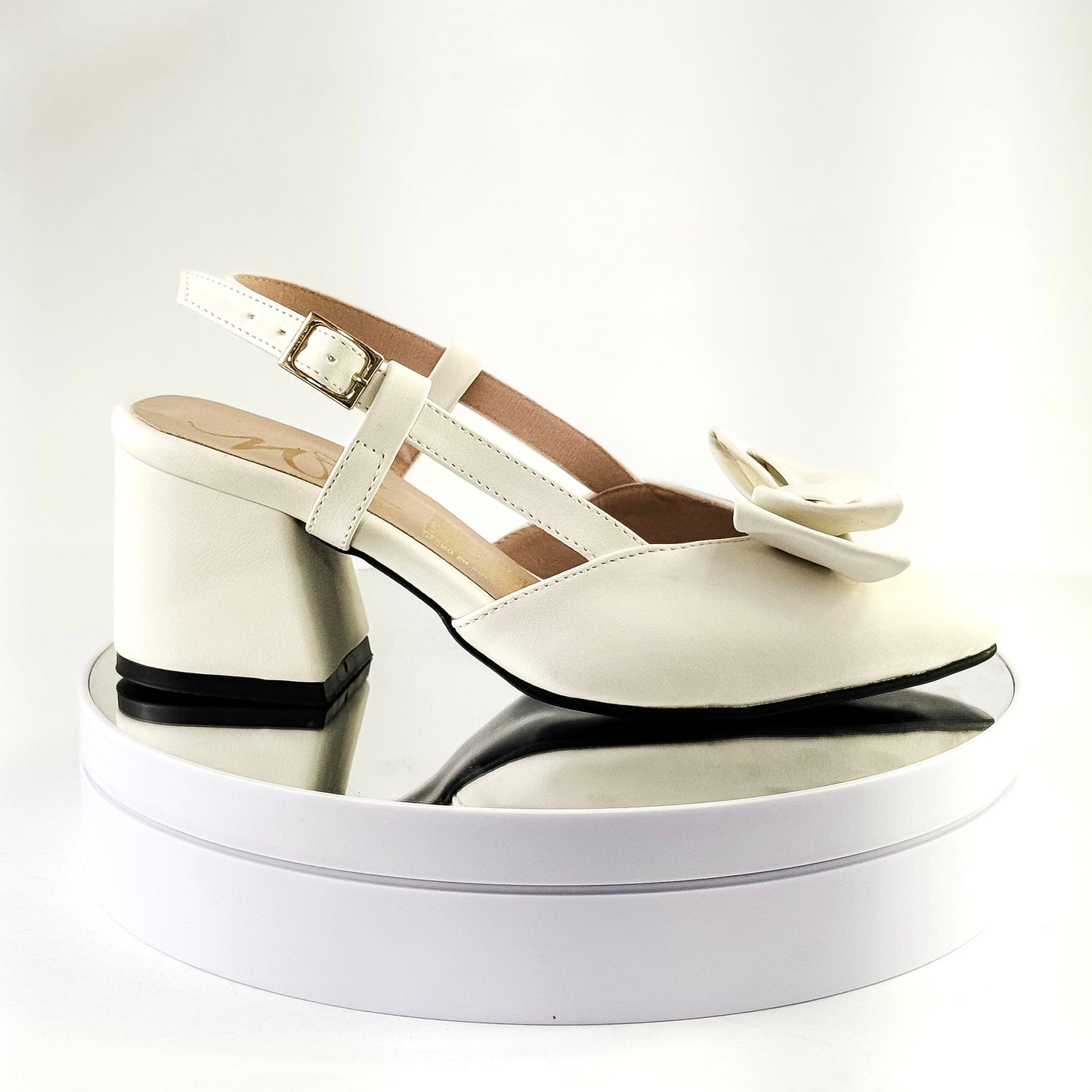 Sandalias de tacón grueso 5.5 cm color blanco con moño para mujer - Milagros Moda