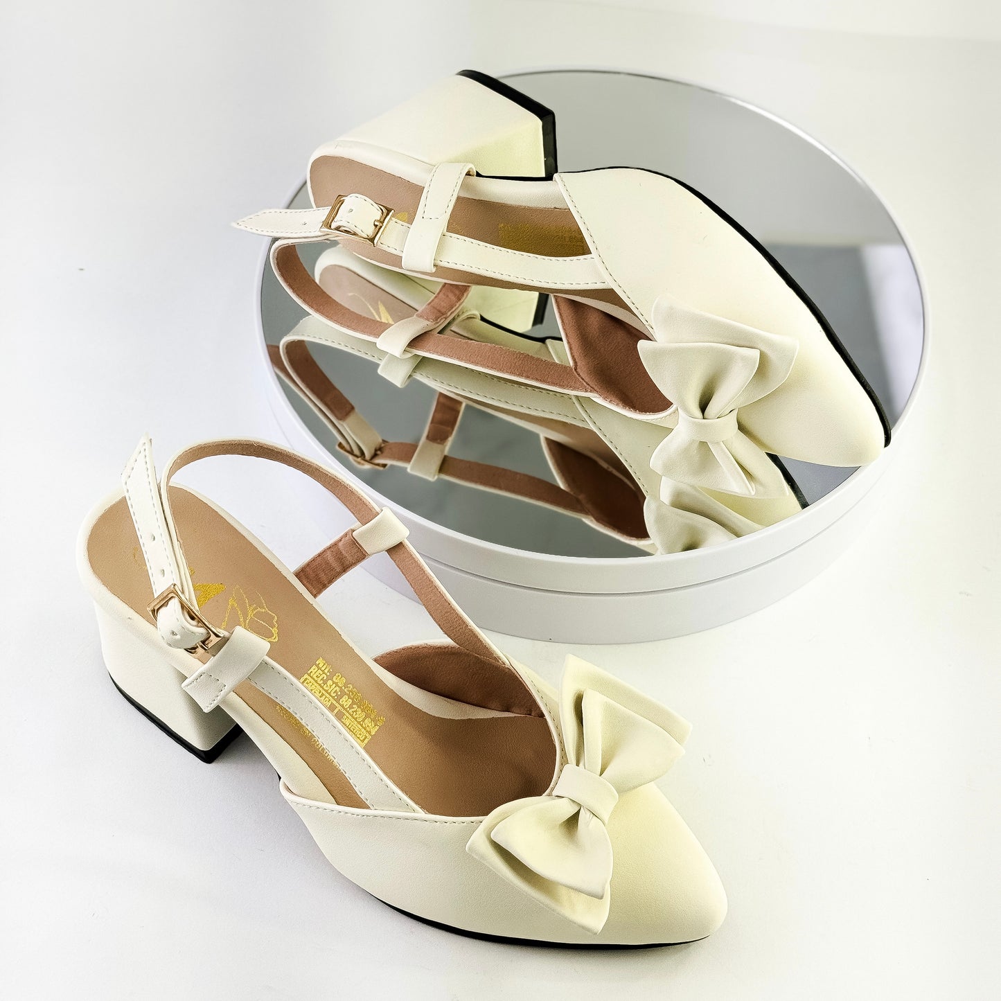 Sandalias de tacón grueso 5.5 cm color blanco con moño para mujer - Milagros Moda