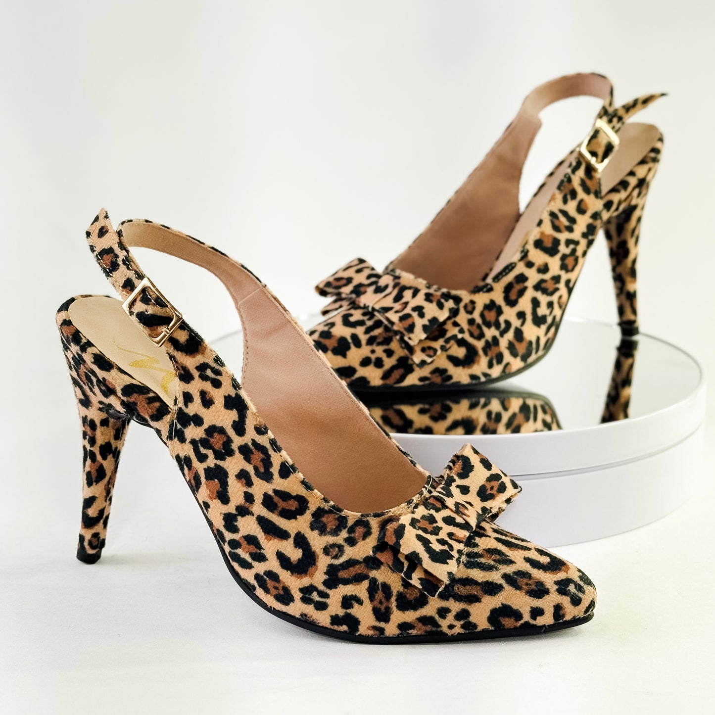 Tacones destalonados con moño color animal print, tacón 7.5 cm para mujer - Milagros Moda