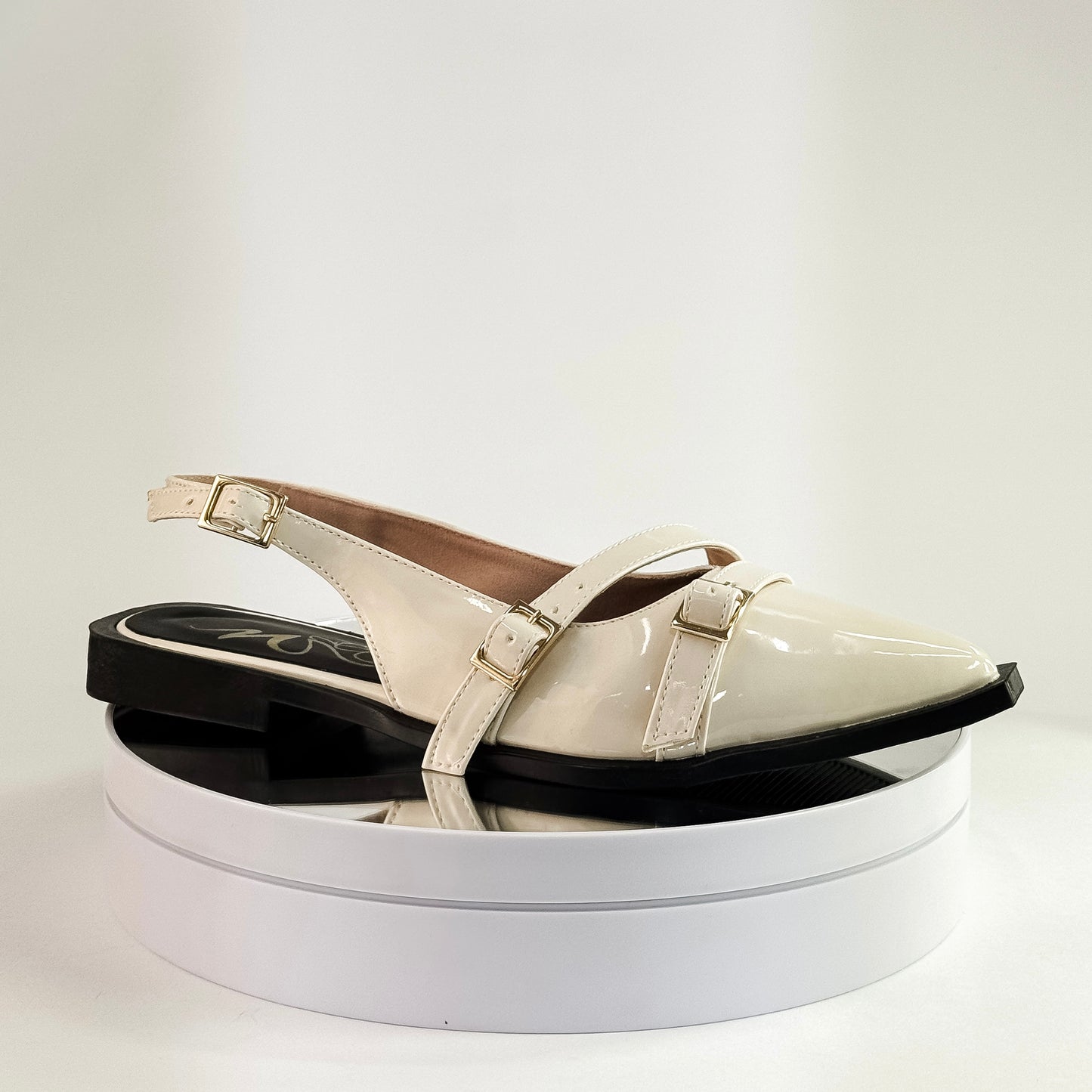 Baletas destalonadas con doble correa cruzada Ref. 1064 blanco