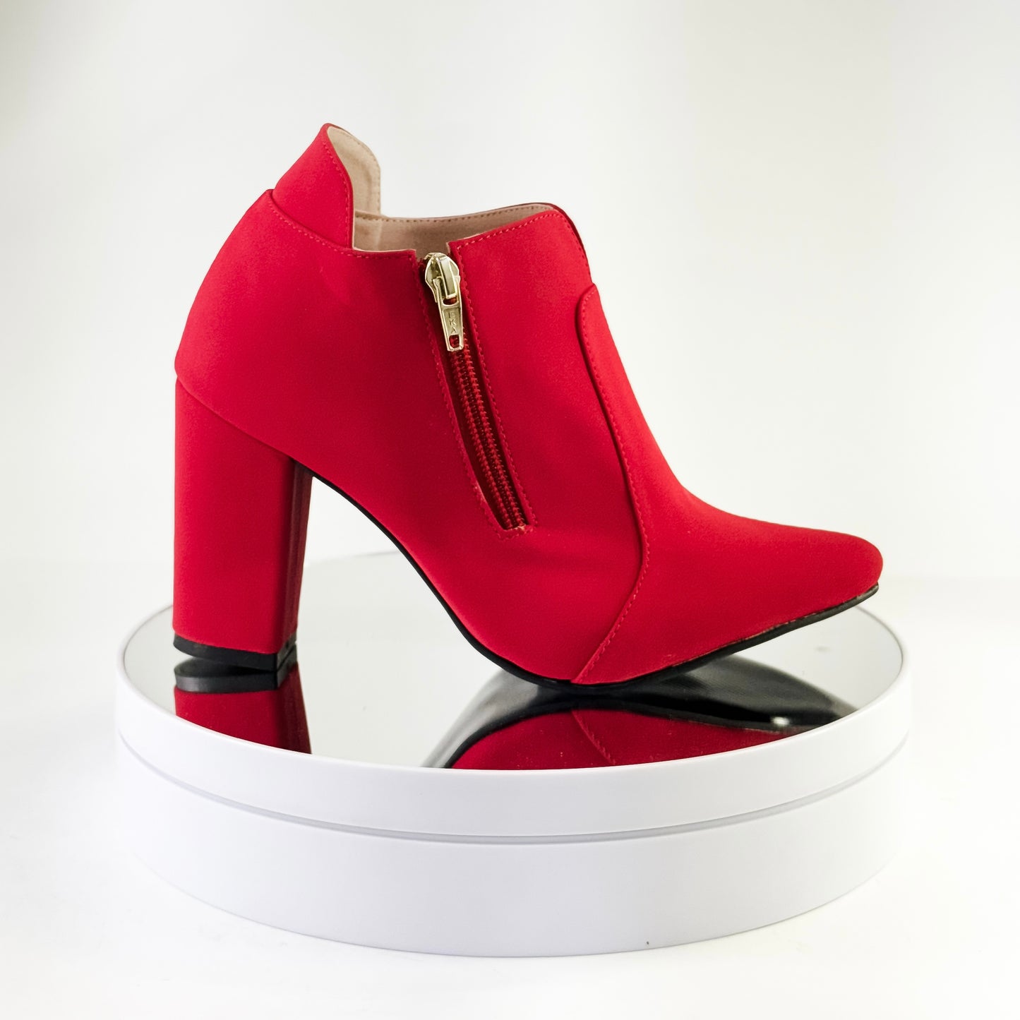Botines con cierre lateral y tacón alto Ref. 7749 rojo