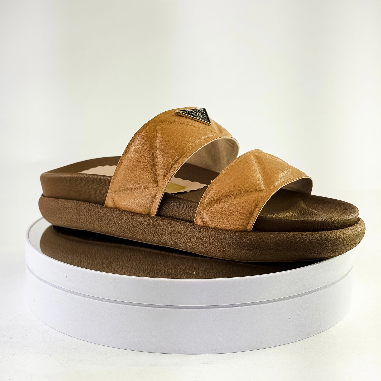 Sandalias tipo plataforma con doble correa acolchada Ref. 0503 amaretto