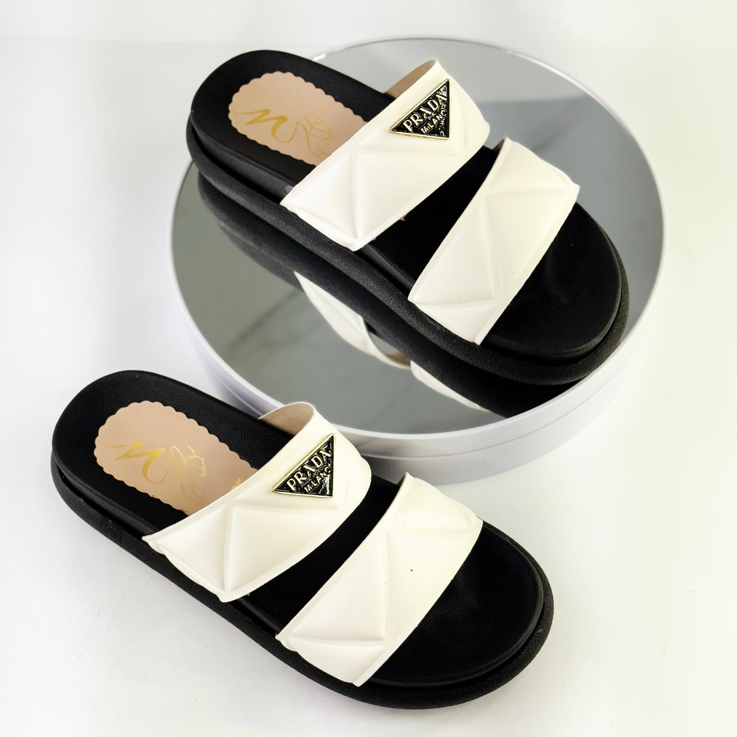 Sandalias tipo plataforma con doble correa acolchada Ref. 0503 blanco