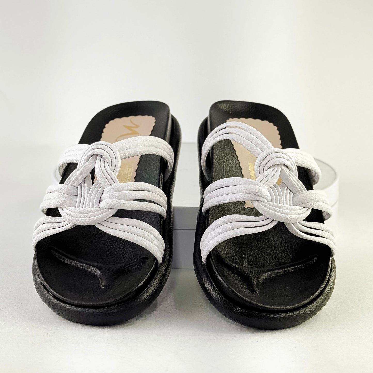 Sandalias planas con nudo decorativo Ref. 0524 blanco