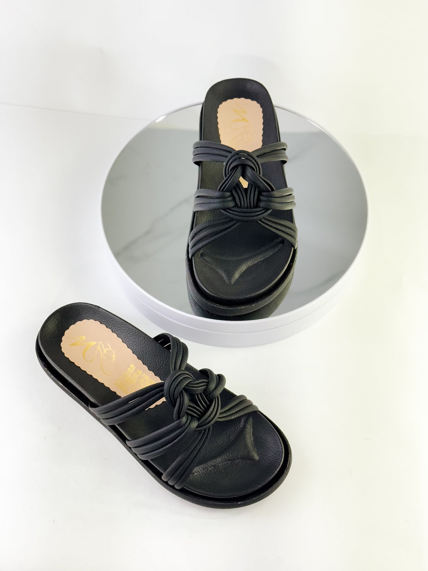 Sandalias planas con nudo decorativo Ref. 0524 negro