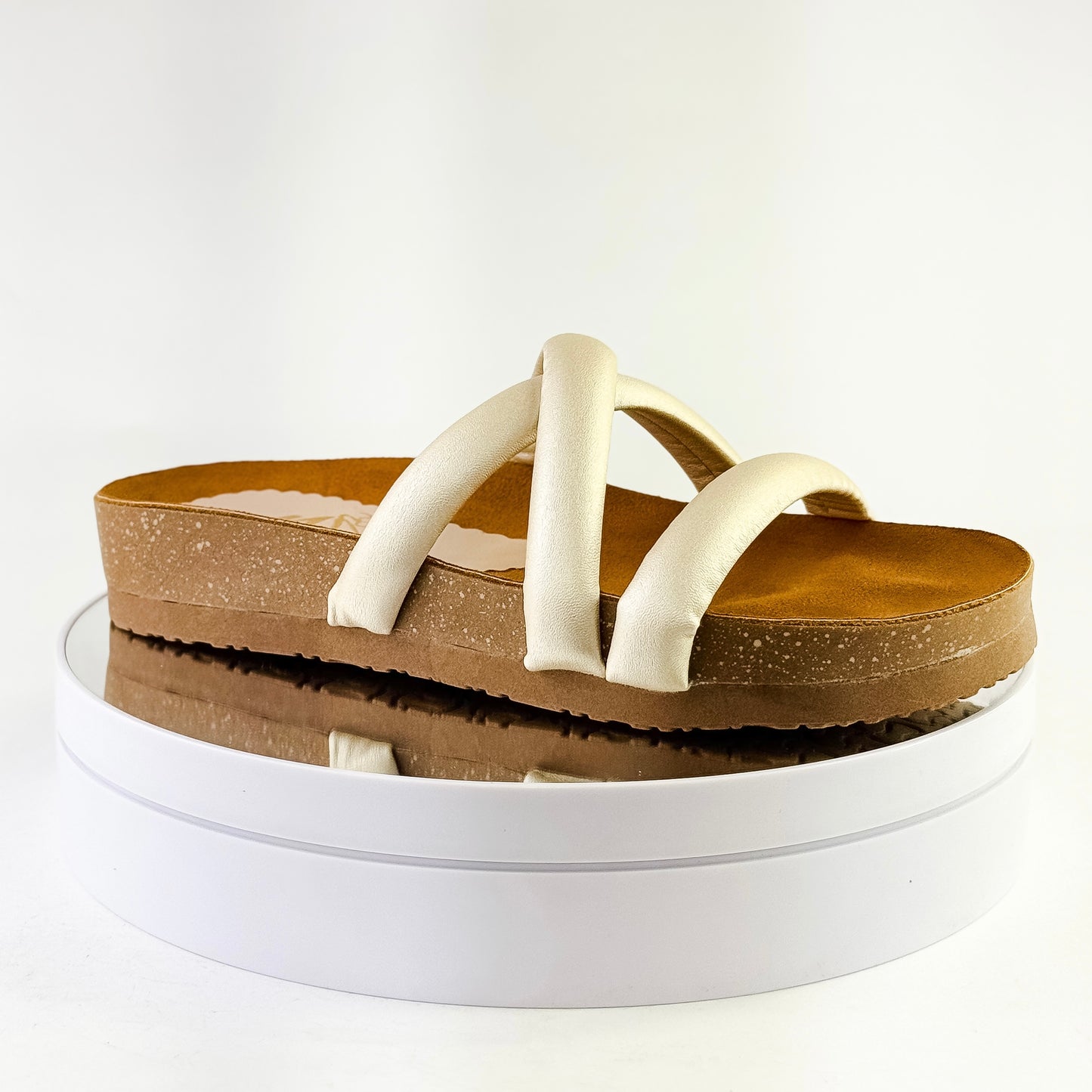 Sandalias planas con tiras cruzadas para mujer Ref. 0528 champagne