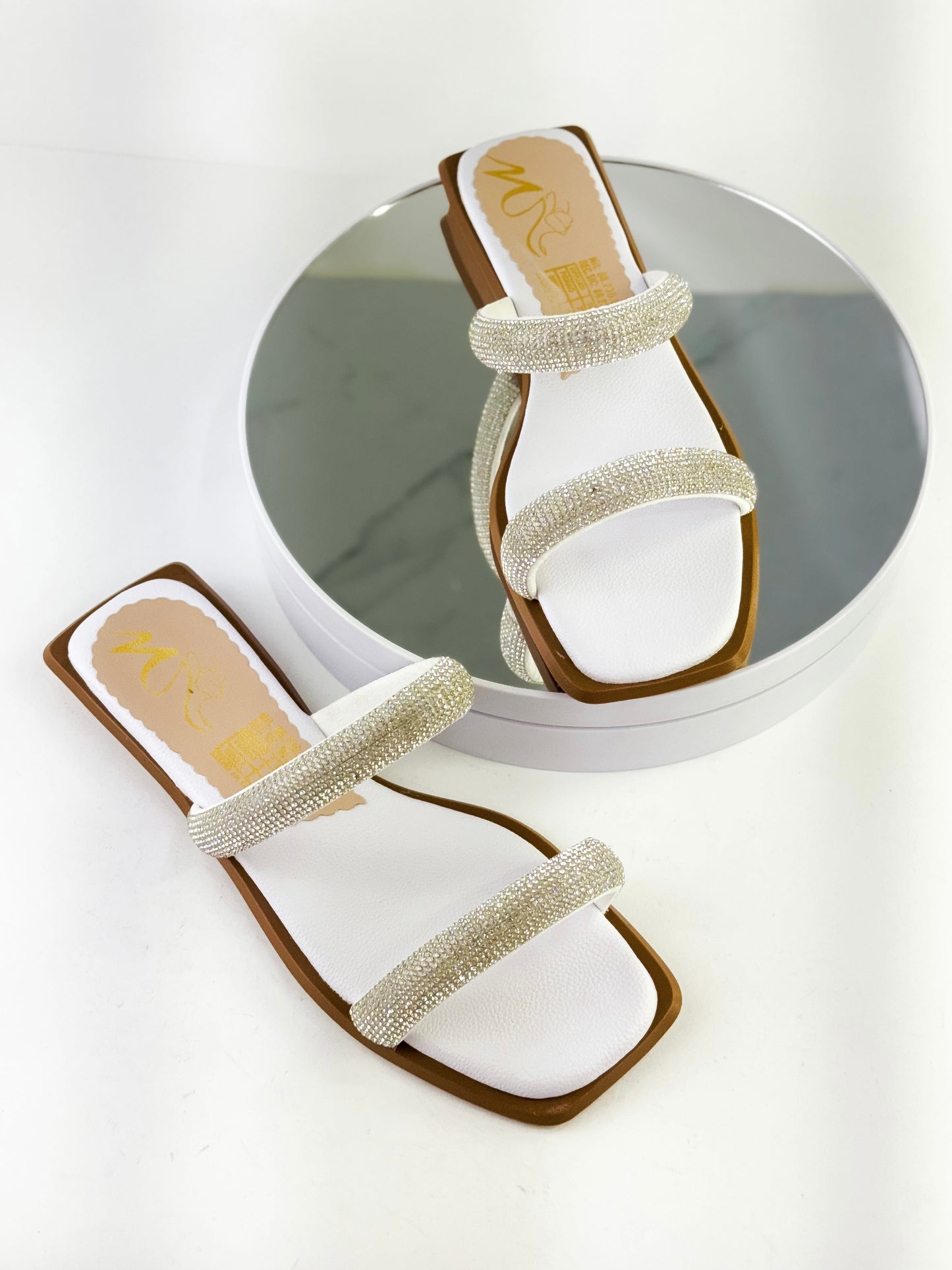 Sandalias planas con tiras de pedrería brillantes Ref. PL20 blanco