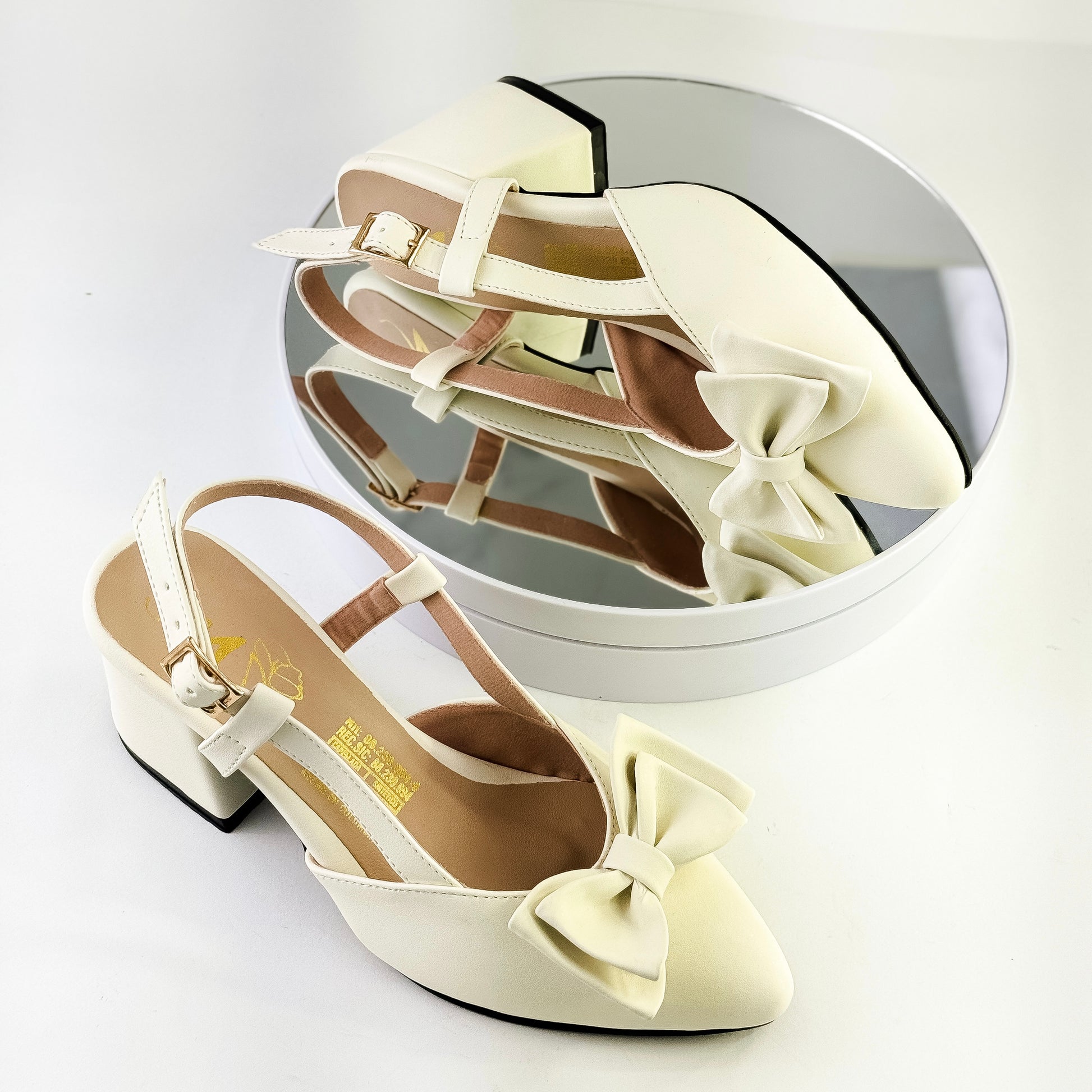Sandalias de tacón grueso 5.5 cm color blanco con moño para mujer - Milagros Moda