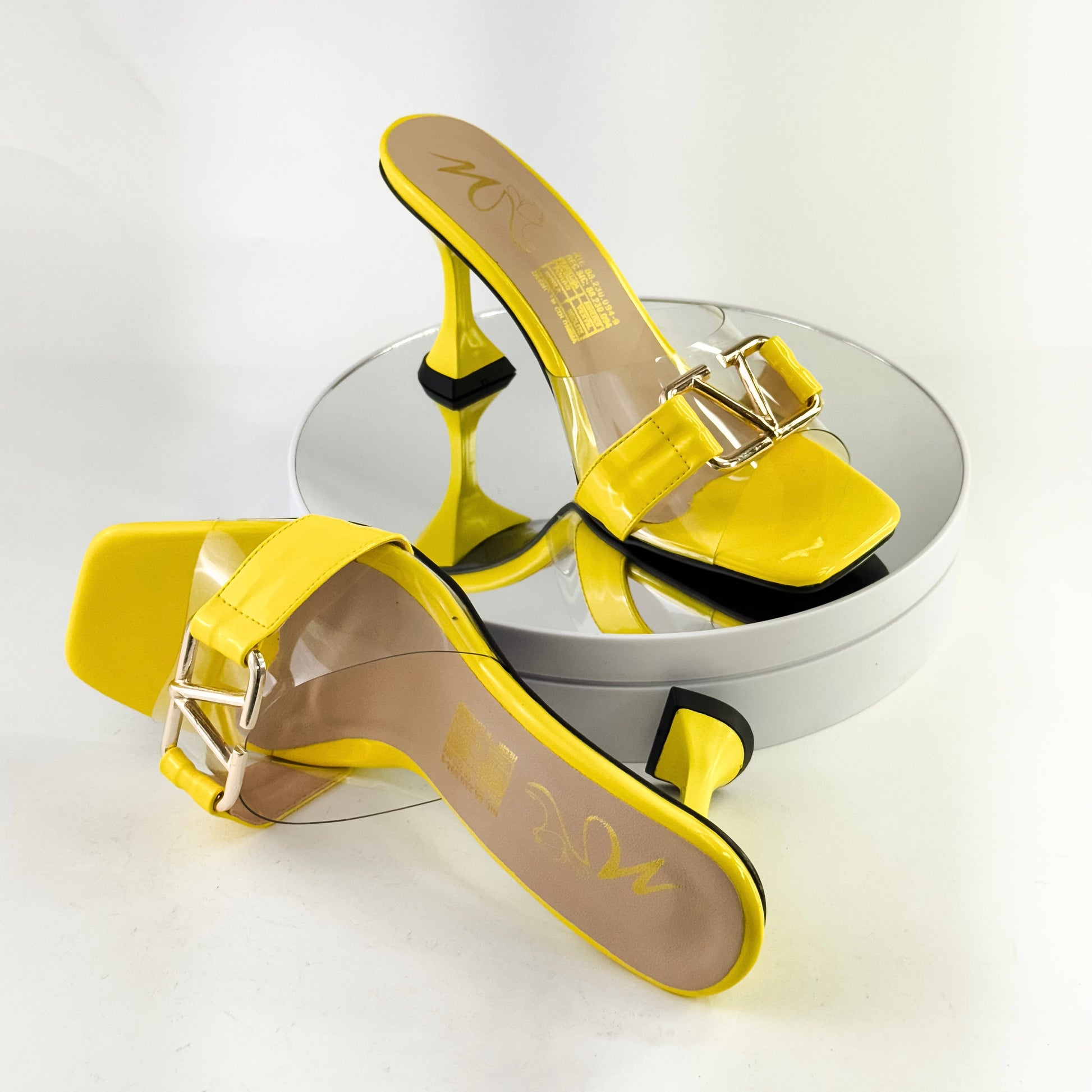 Tacones elegantes con transparencias y hebilla color amarillo, tacón 7.5 cm para mujer - Milagros Moda