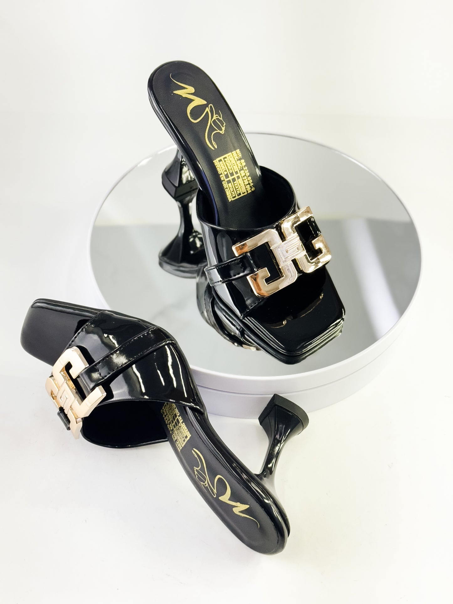 Tacones elegantes con hebilla dorada color negro, tacón 7.5 cm para mujer - Milagros Moda