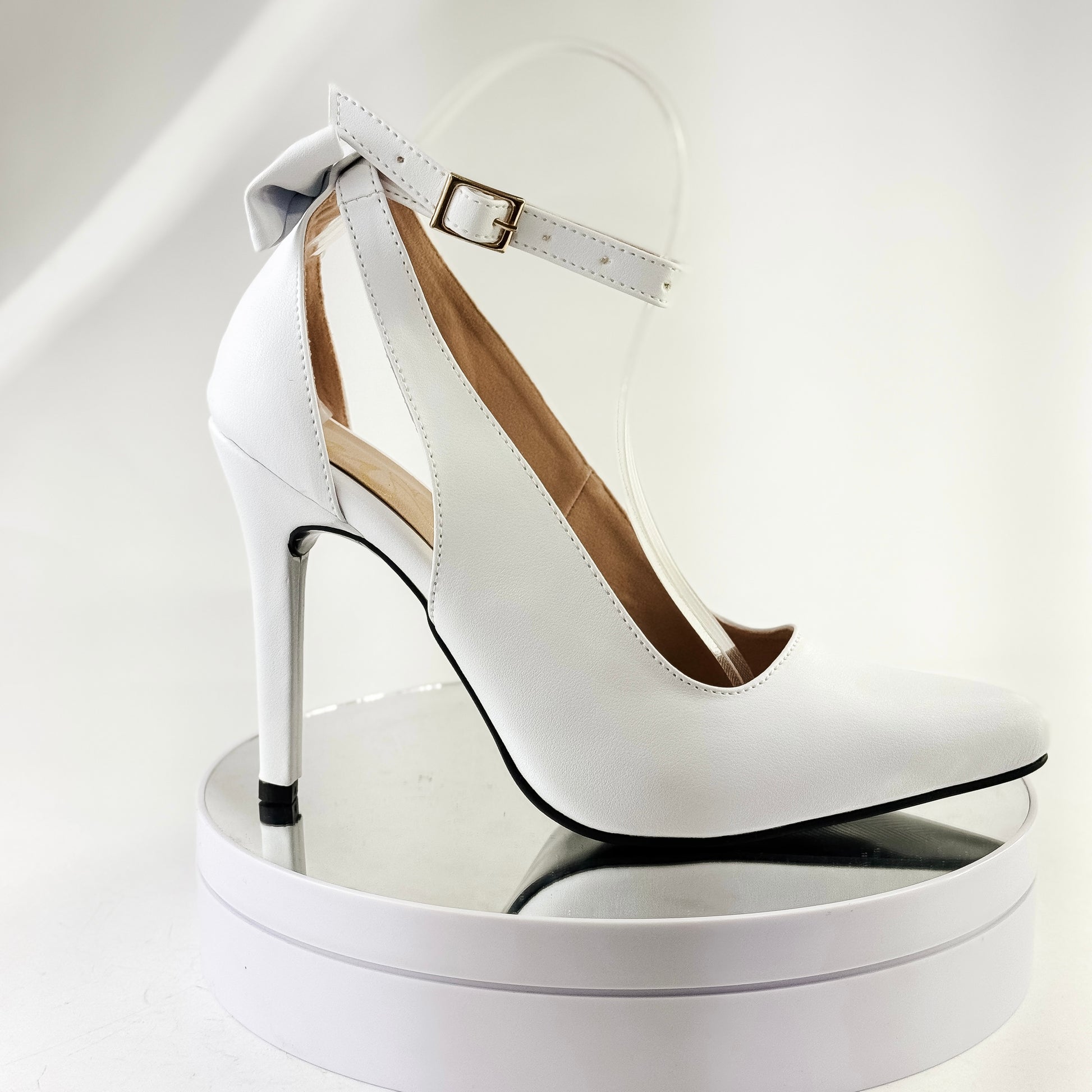 Tacones elegantes con correa y lazo color blanco, tacón 9.5 cm para mujer - Milagros Moda