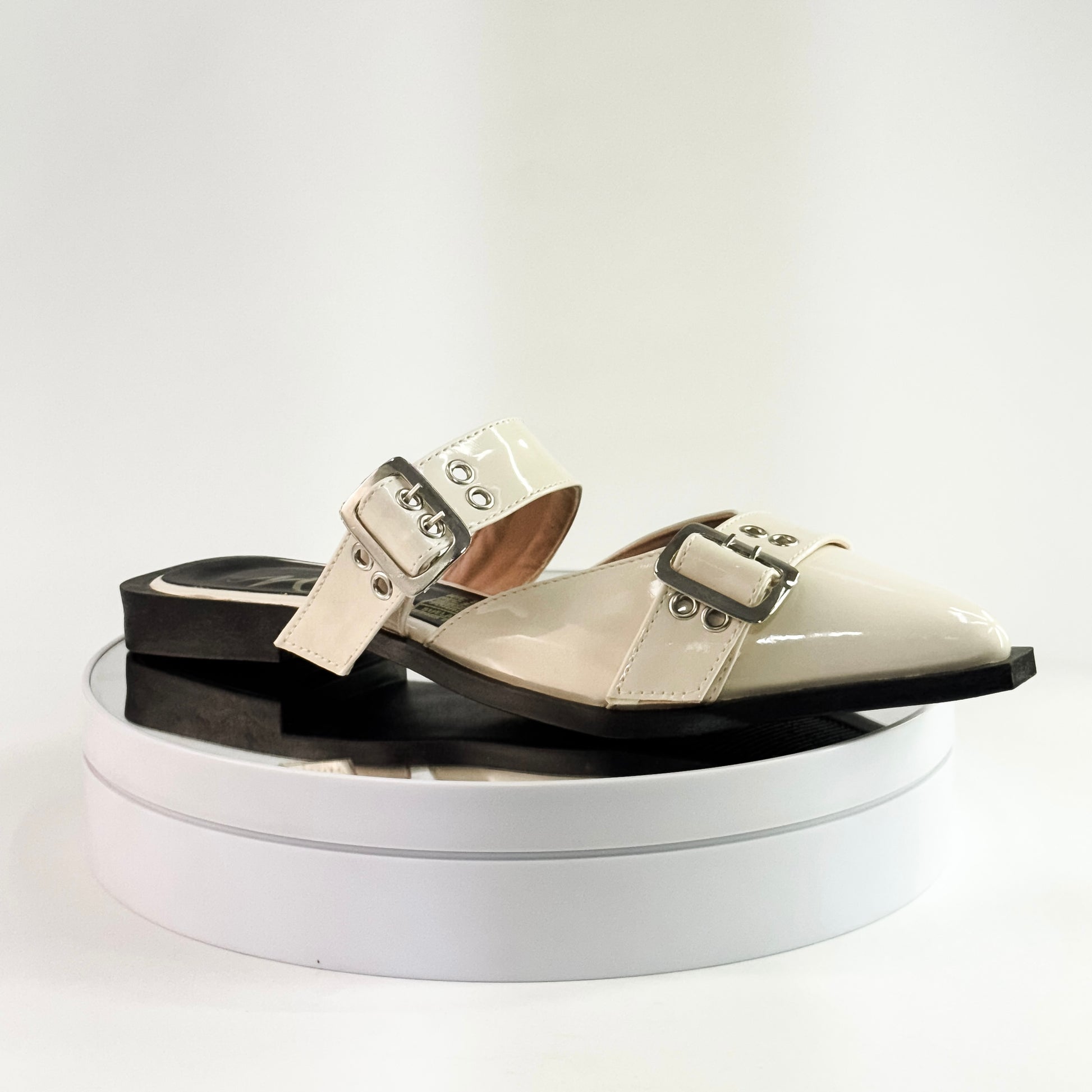 Baletas para mujer con hebillas Ref. 1061 blanco