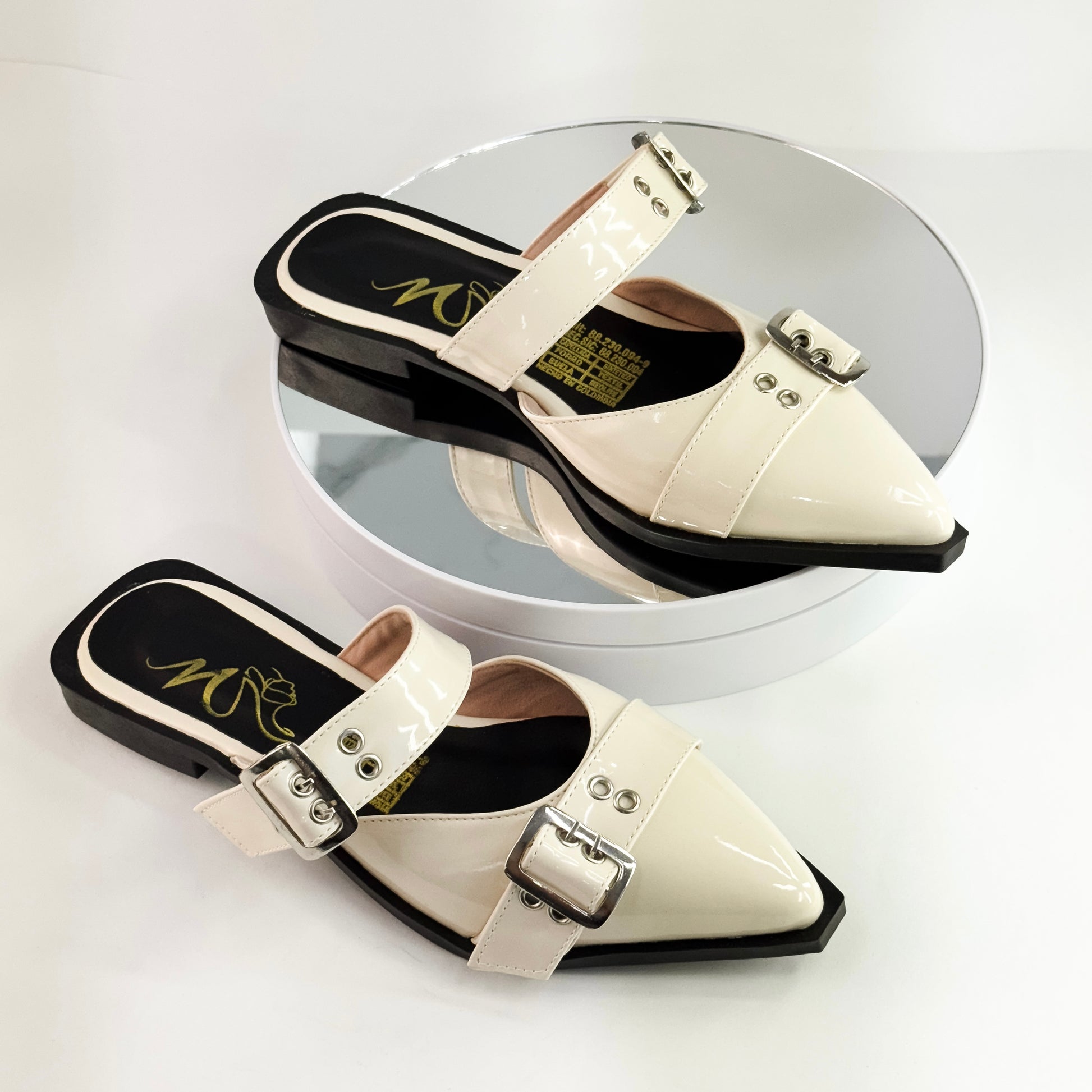 Baletas para mujer con hebillas Ref. 1061 blanco
