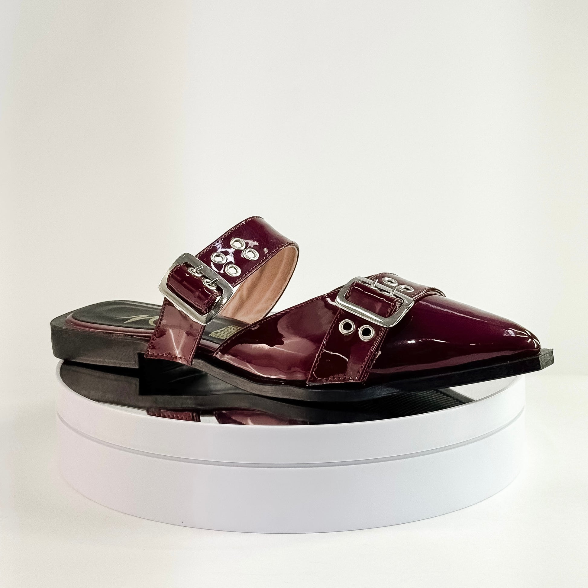 Baletas para mujer con hebillas Ref. 1061 vinotinto