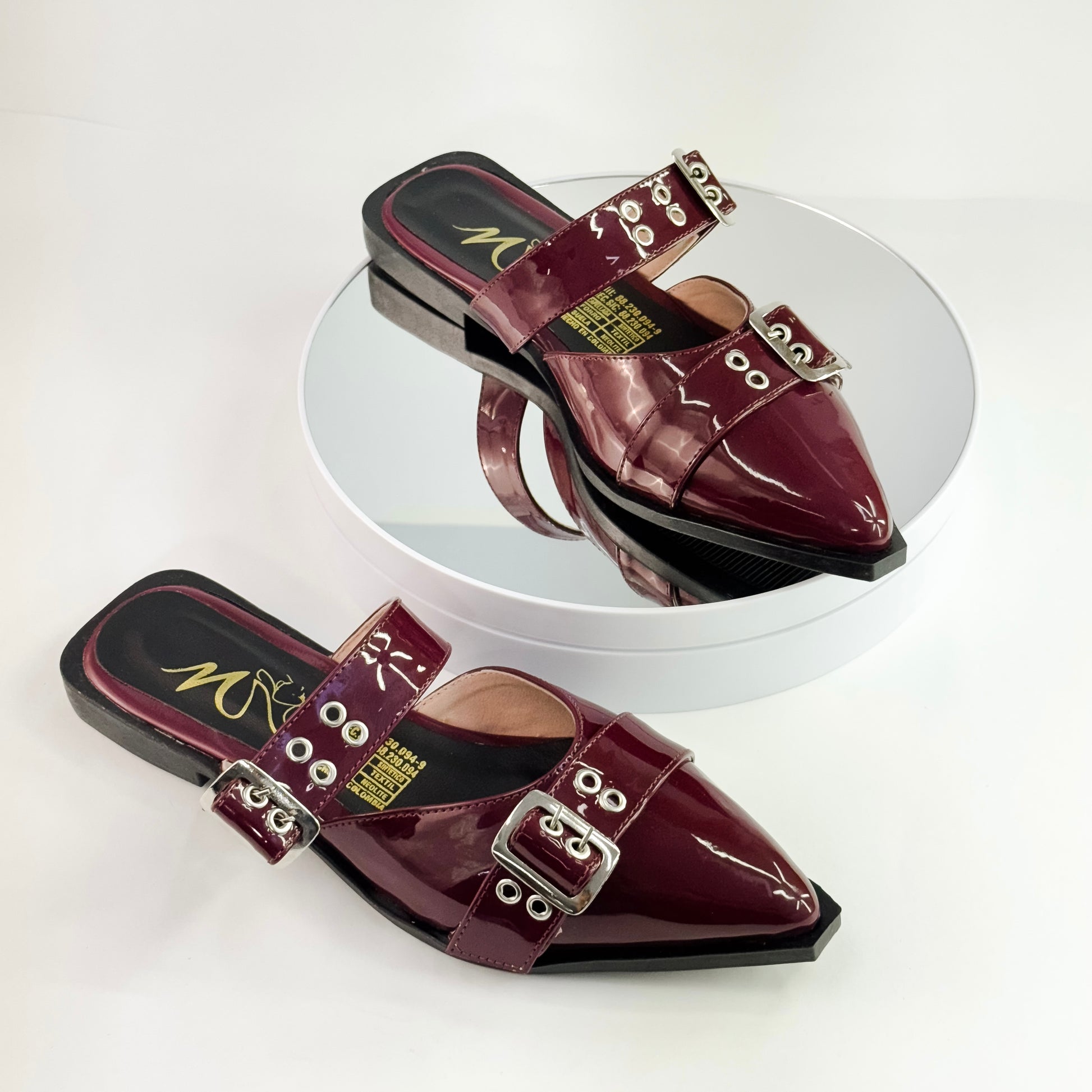 Baletas para mujer con hebillas Ref. 1061 vinotinto
