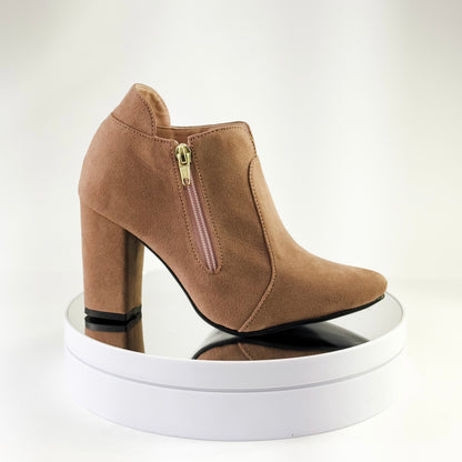 Botines con cierre lateral y tacón alto Ref. 7749 nude