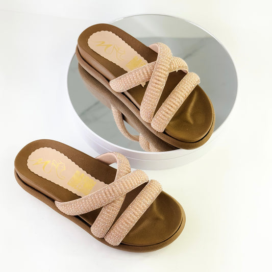Sandalias planas con tiras cruzadas brillantes Ref. 0501 nude