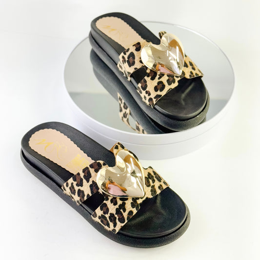 Sandalias planas con corazón dorado para mujer Ref. 0510 animal print