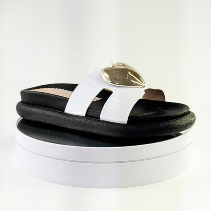 Sandalias planas con corazón dorado para mujer Ref. 0510 blanco