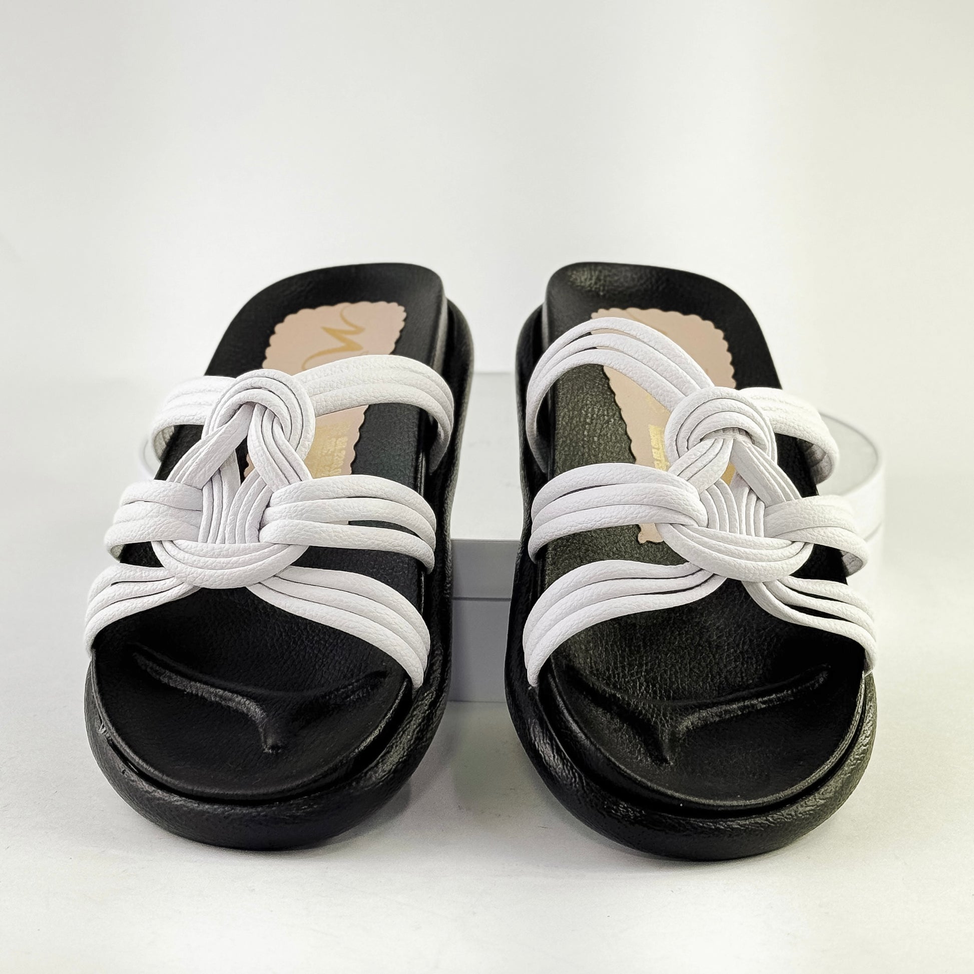 Sandalias planas con nudo decorativo Ref. 0524 blanco