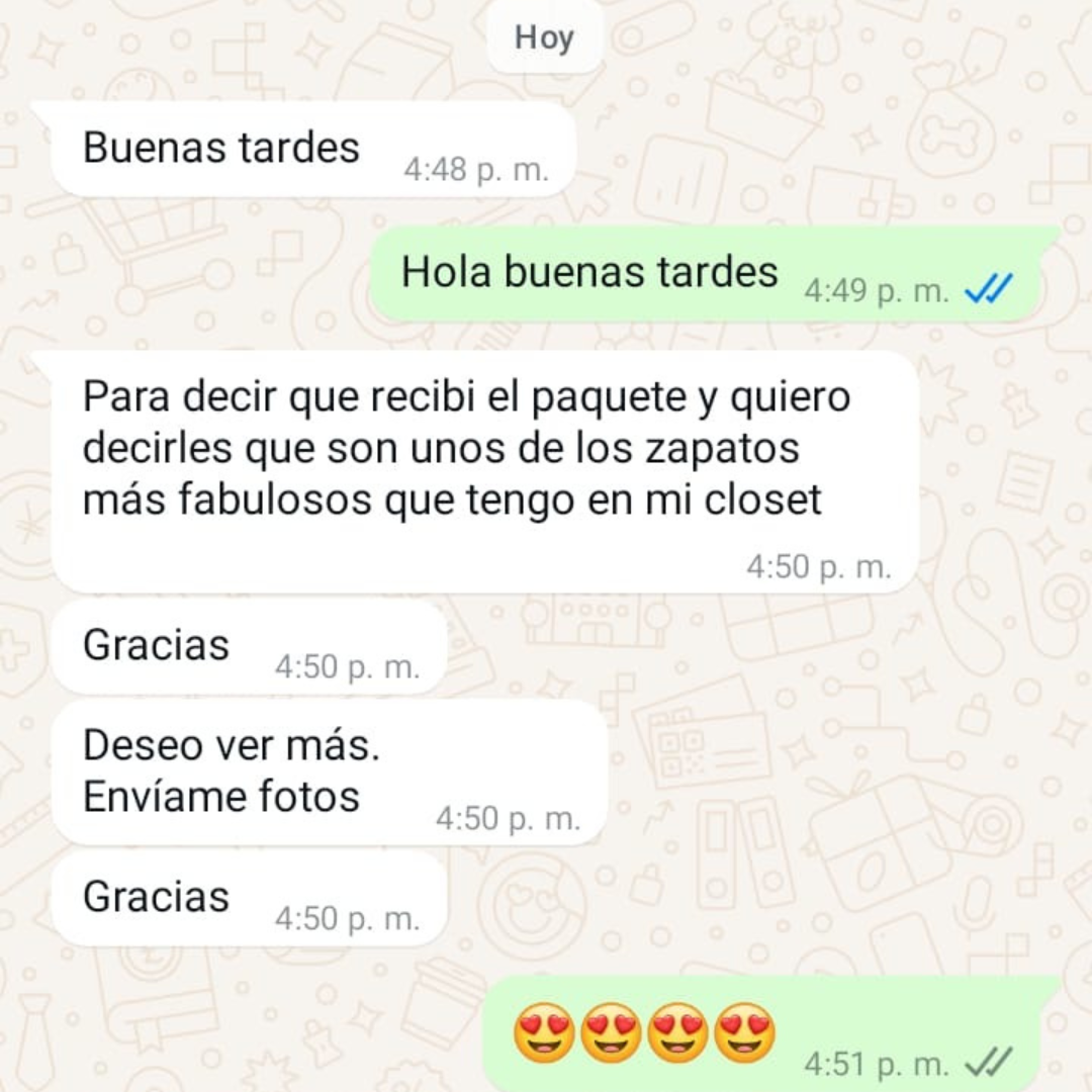Clienta expresando que sus zapatos son los más fabulosos que tiene